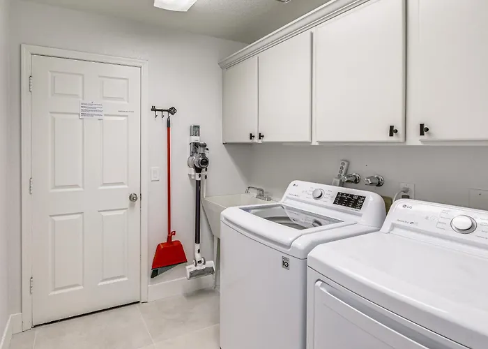 Pet-friendly W/ Hot Tub In Havasu Holiday home *