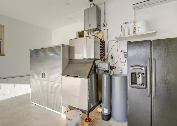 Holiday home Pet-friendly W/ Hot Tub In Havasu *