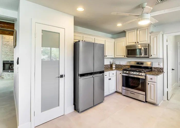 Pet-friendly W/ Hot Tub In Havasu