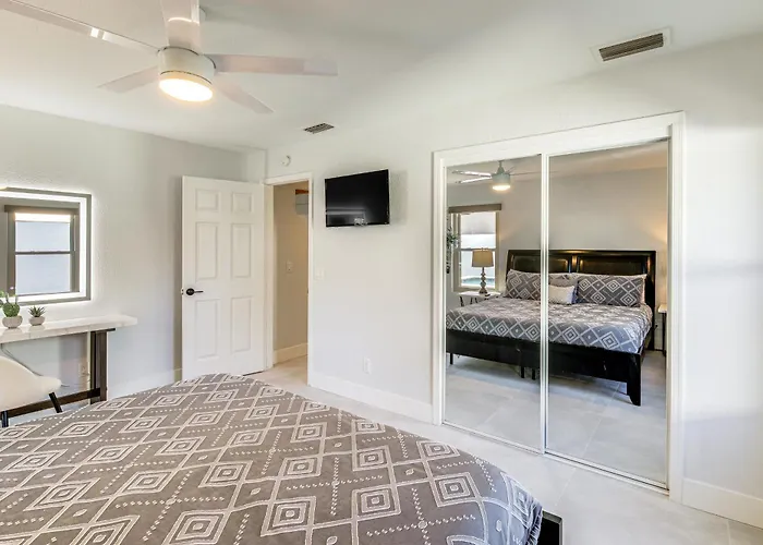 Pet-friendly W/ Hot Tub In Havasu Holiday home