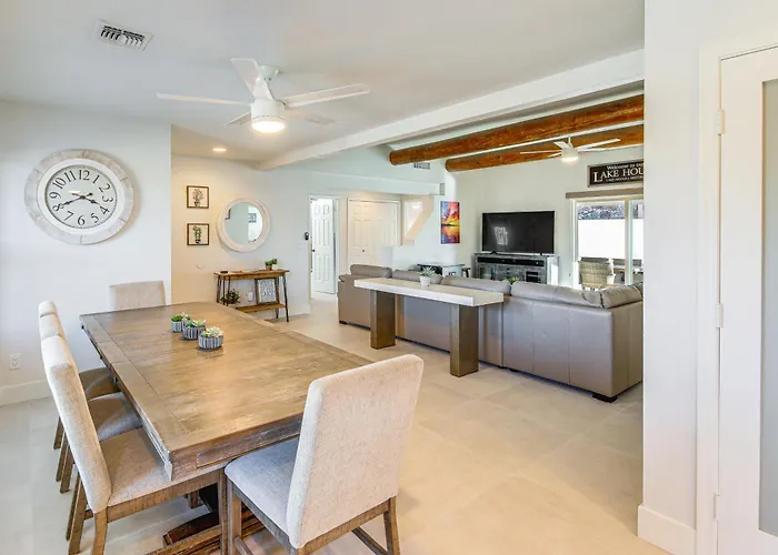 Pet-friendly W/ Hot Tub In Havasu Holiday home