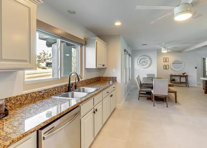 Pet-friendly W/ Hot Tub In Havasu Lake Havasu City