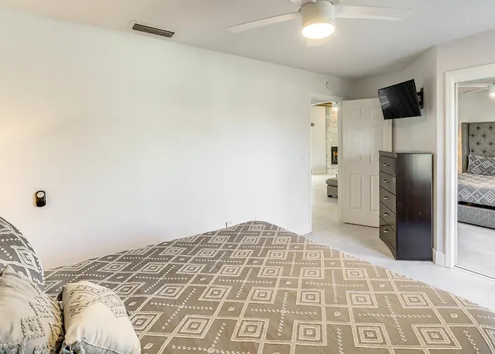 Pet-friendly W/ Hot Tub In Havasu Holiday home
