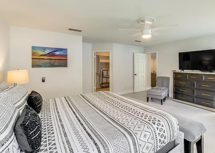 Pet-friendly W/ Hot Tub In Havasu Holiday home *